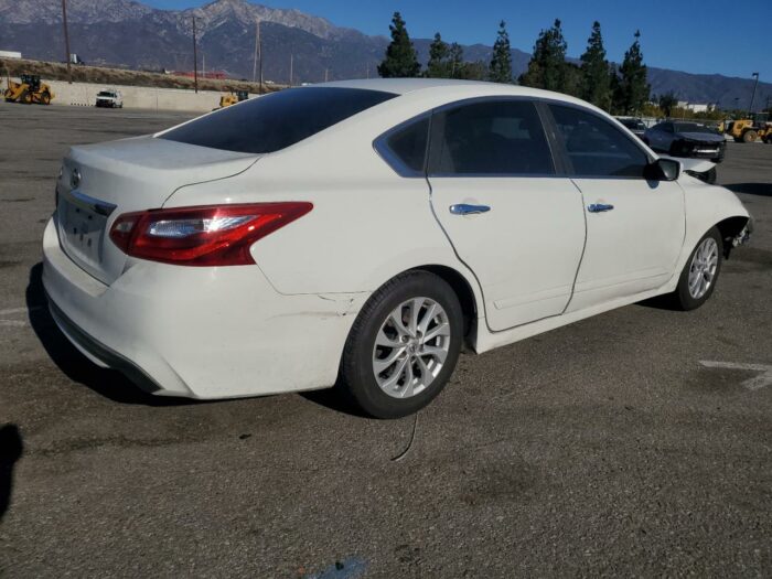 2016 Nissan Altima - Imagen 2