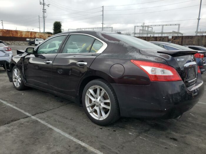 2010 Nissan Maxima S - Image 2