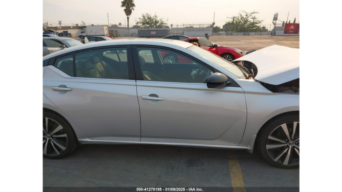 2021 Nissan Altima - Image 3