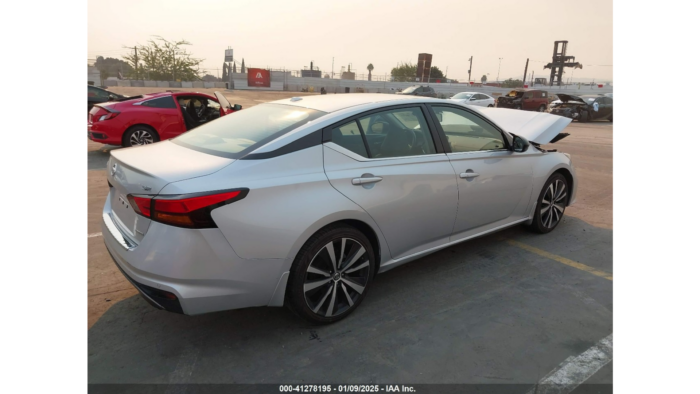 2021 Nissan Altima - Image 2