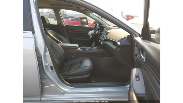 2021 Nissan Altima - Image 7