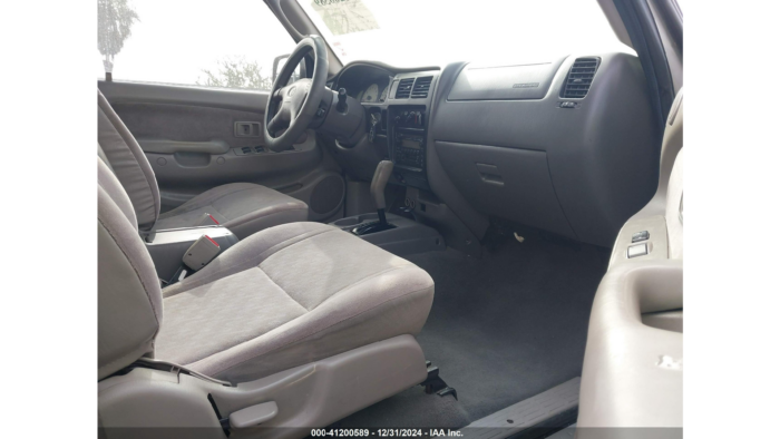 2004 Toyota Tacoma - Image 9