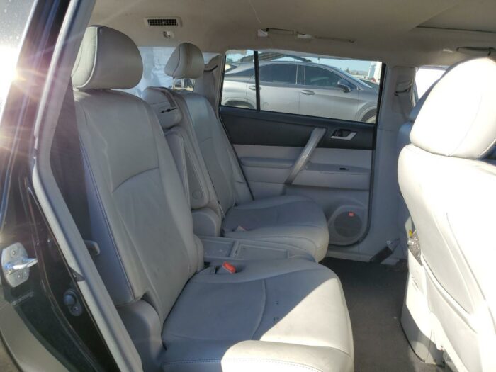 2011 Toyota Highlander - Image 8