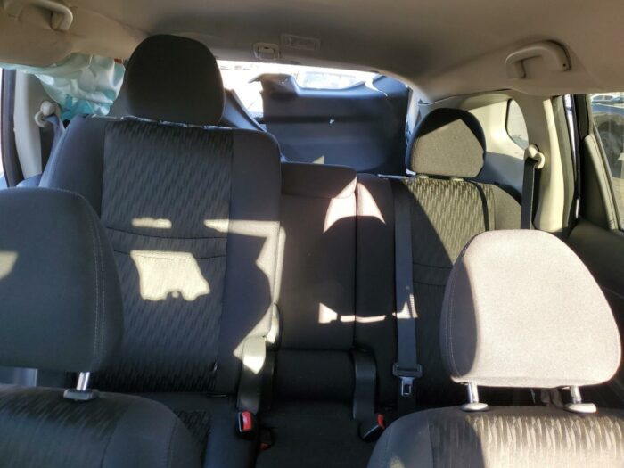 2019 Nissan Rogue S - Image 8