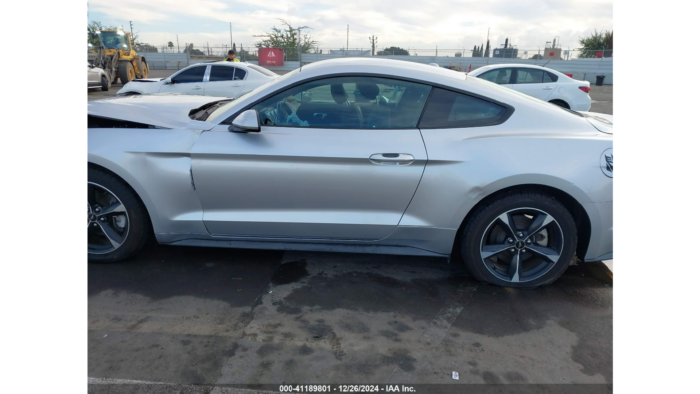 2019 Ford Mustang - Image 4