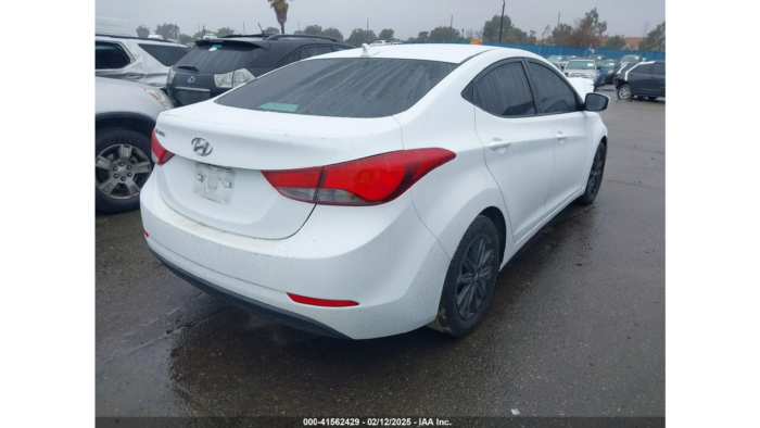2015 Hyundai Elantra Se - Image 2