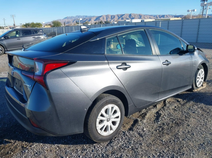 2020 Toyota Prius Le - Image 3