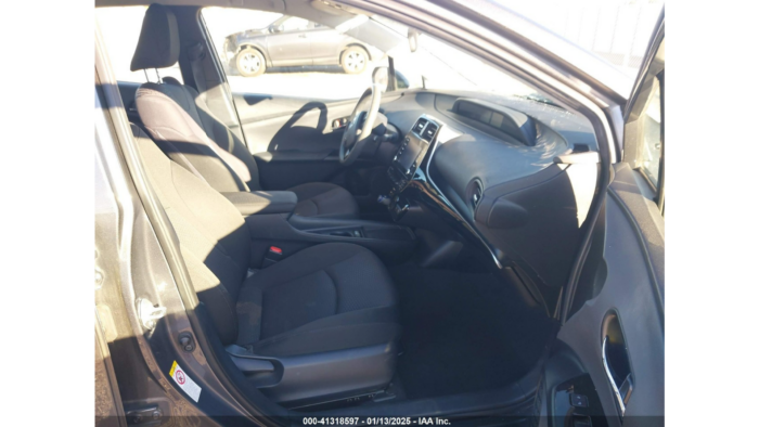 2020 Toyota Prius Le - Image 7
