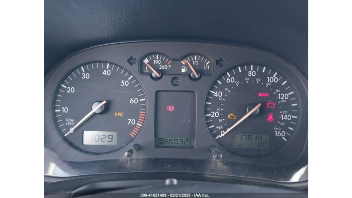 2004 Volkswagen Golf Gl - Image 11