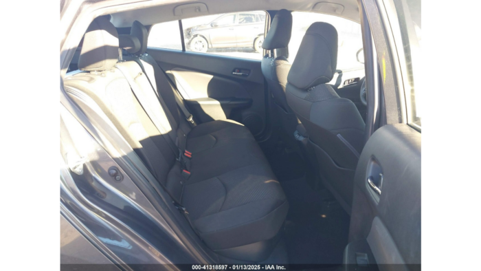2020 Toyota Prius Le - Image 8