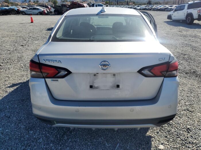 2020 Nissan Versa Sv - Image 4