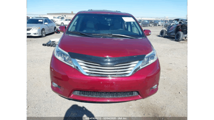 2015 Toyota Sienna - Image 2