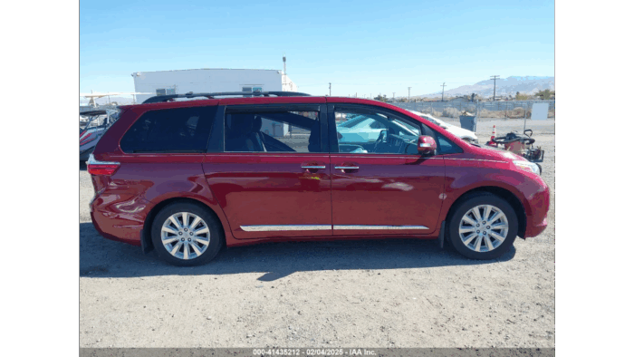 2015 Toyota Sienna - Image 3