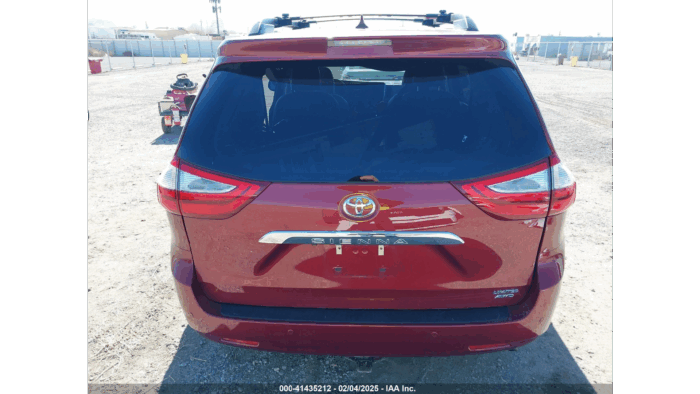 2015 Toyota Sienna - Image 5