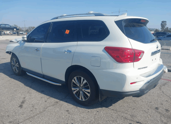 2019 Nissan Pathfinder Sv