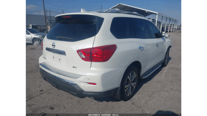 2019 Nissan Pathfinder Sv - Image 2