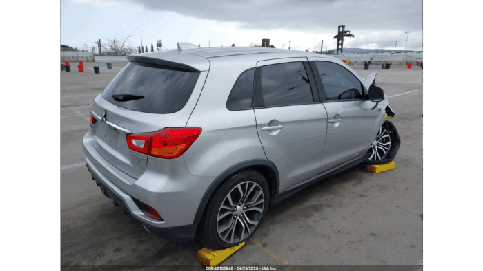 2019 Mitsubishi Outlander - Image 2