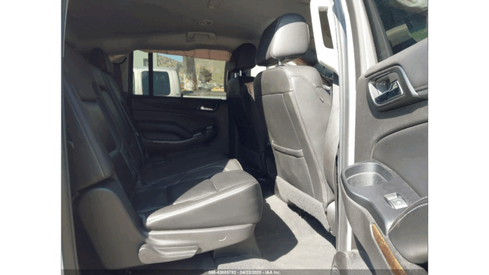 2019 Chevrolet Suburban - Image 7