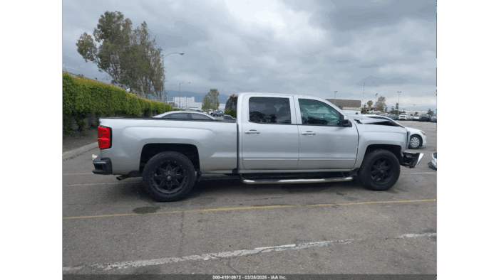 2017 Chevrolet Silverado 1500 - Image 3