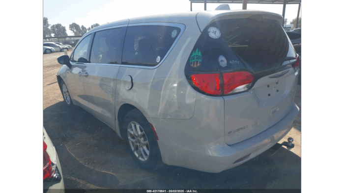 2017 Chrysler Pacifica - Image 4