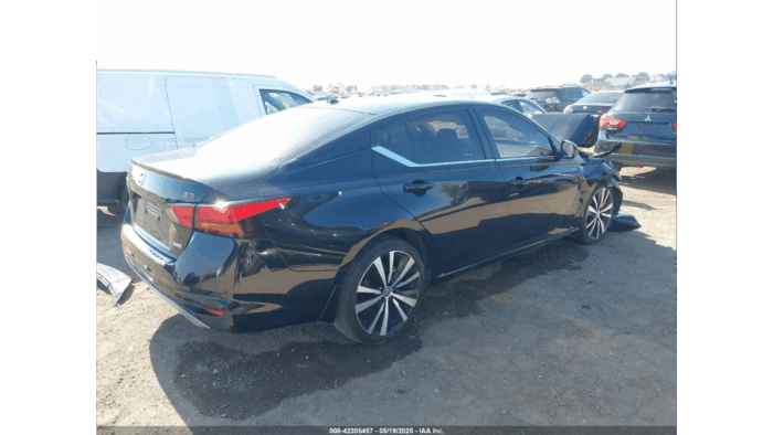 2022 Nissan Altima Sr - Image 2