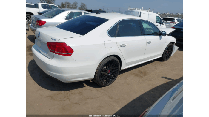 2014 Volkswagen Passat - Image 2