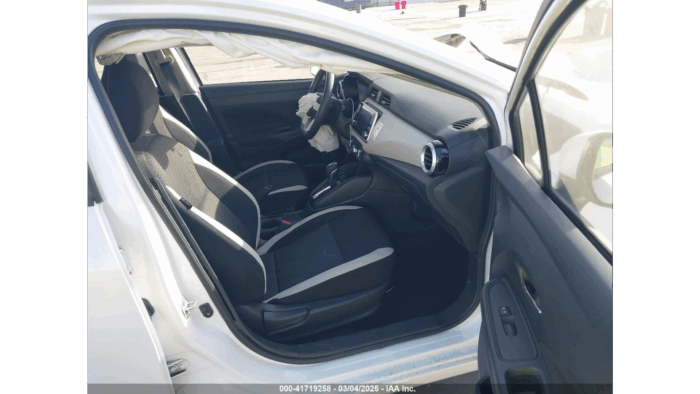 2021 Nissan Versa Sv - Image 6