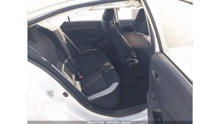 2021 Nissan Versa Sv - Image 7