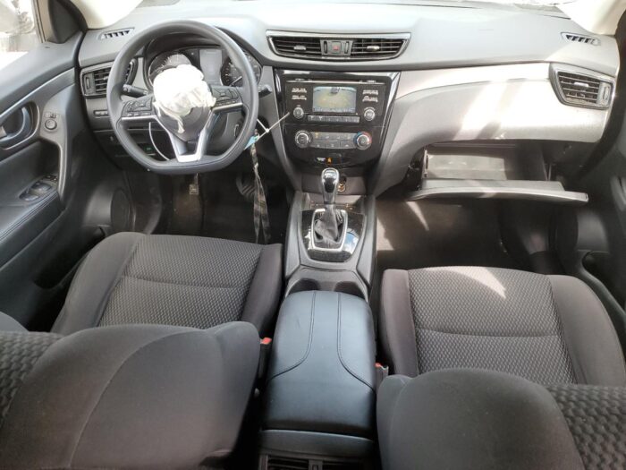 2017 Nissan Rogue - Image 3