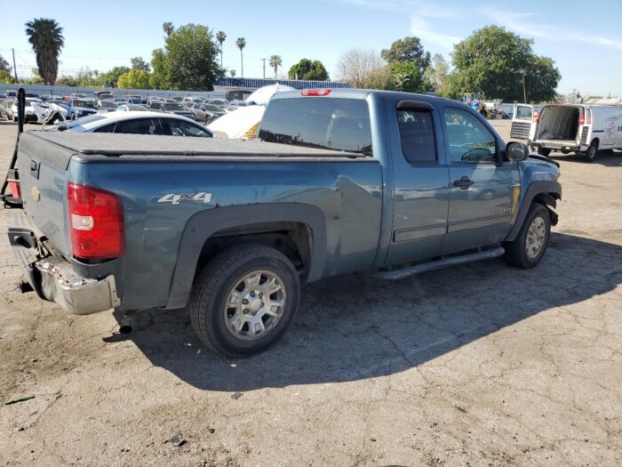 2011 Chevrolet Silverado 1500 - Image 2