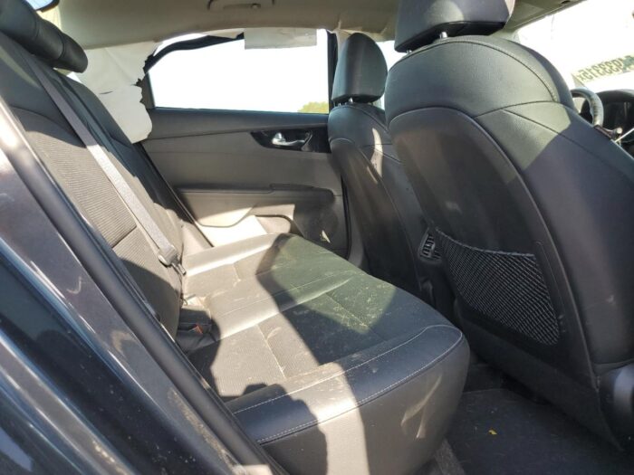 2021 Kia Forte Ex - Image 6