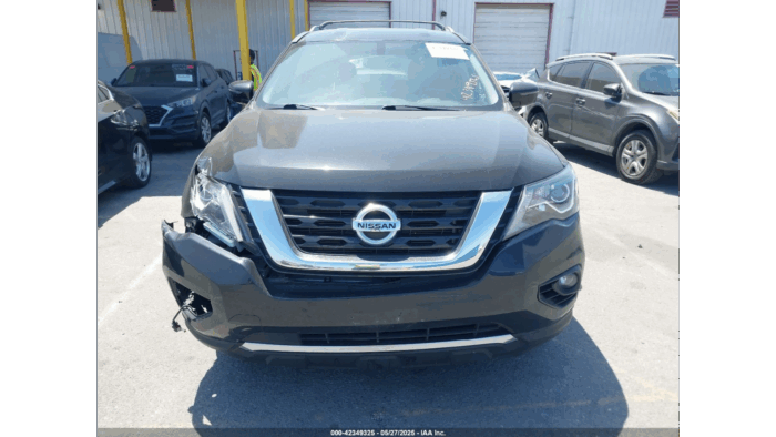 2017 Nissan Pathfinder - Image 2