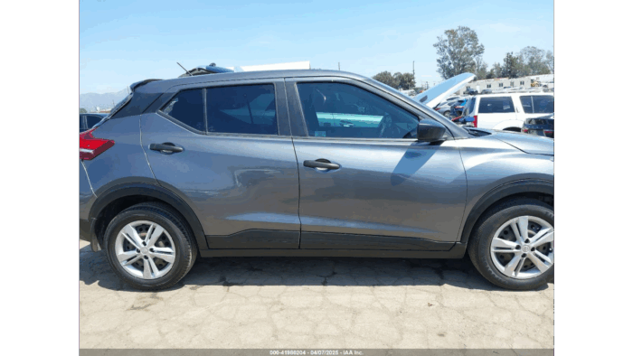 2020 Nissan Kicks S - Image 4