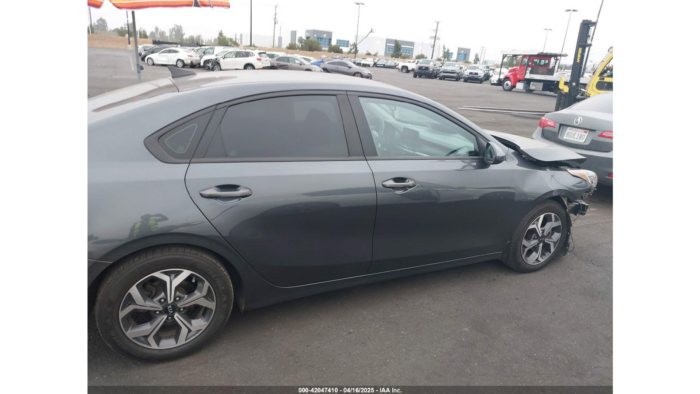 2021 Kia Forte Lxs - Image 3