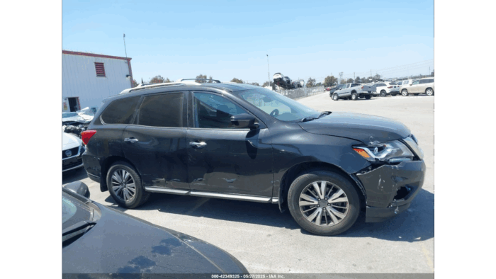 2017 Nissan Pathfinder - Image 3