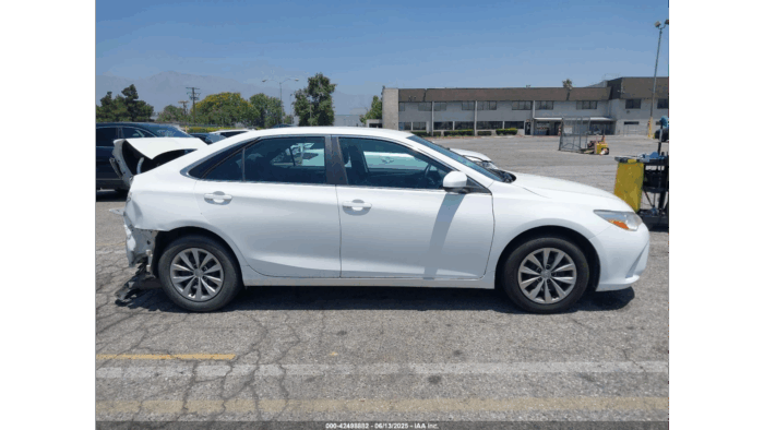 2015 Toyota Camry Le - Image 4