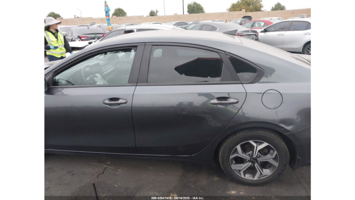 2021 Kia Forte Lxs - Image 4