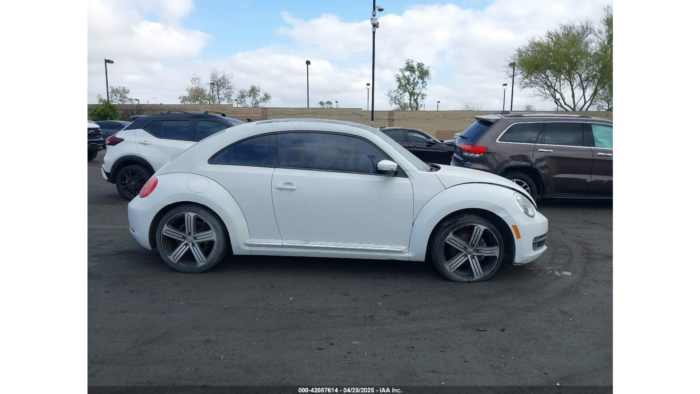 2014 Volkswagen Beetle - Image 4