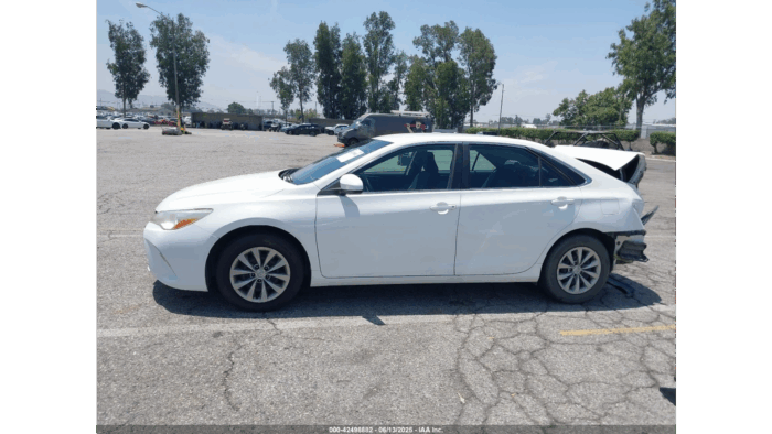 2015 Toyota Camry Le - Image 5