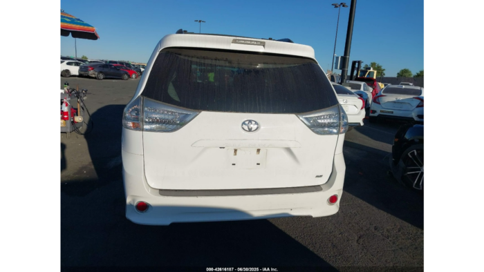 2017 Toyota Sienna Se - Image 5