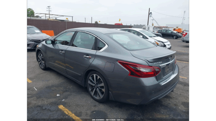 2017 Nissan Altima - Image 4