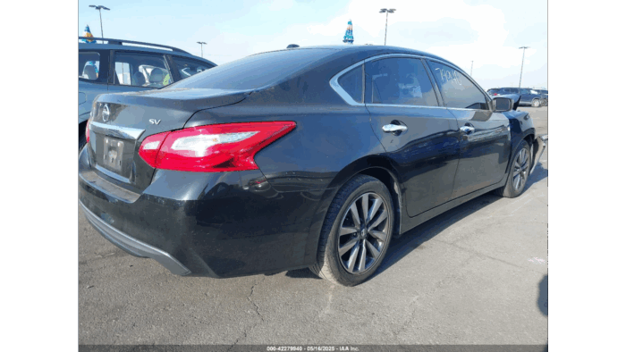 2017 Nissan Altima - Image 2