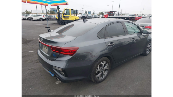 2021 Kia Forte Lxs - Image 2