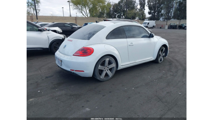 2014 Volkswagen Beetle - Image 3