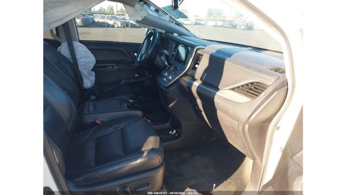 2017 Toyota Sienna Se - Image 7