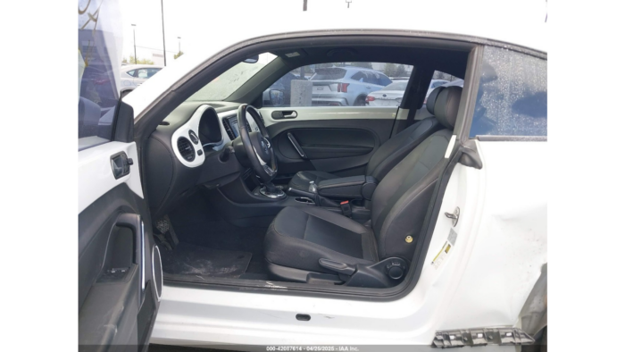 2014 Volkswagen Beetle - Image 6