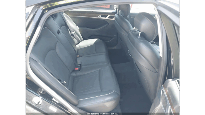 2015 Hyundai Genesis - Image 9