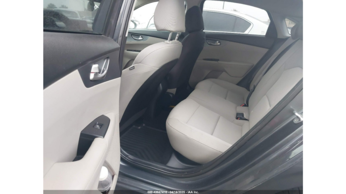 2021 Kia Forte Lxs - Image 8